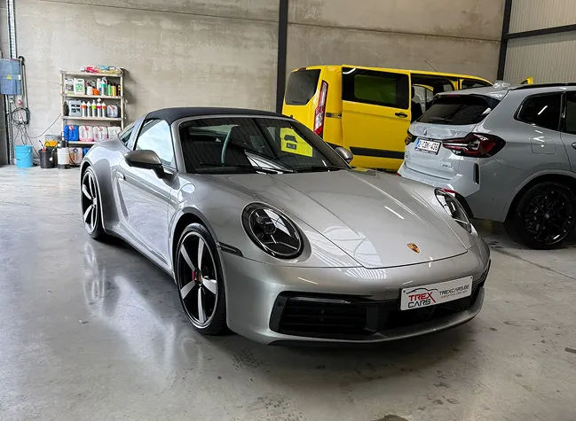 Porsche gewassen met de hand